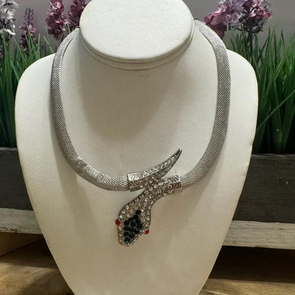 Chic Silver Snake Necklace with Black and Red Details - Picture 3 of 4